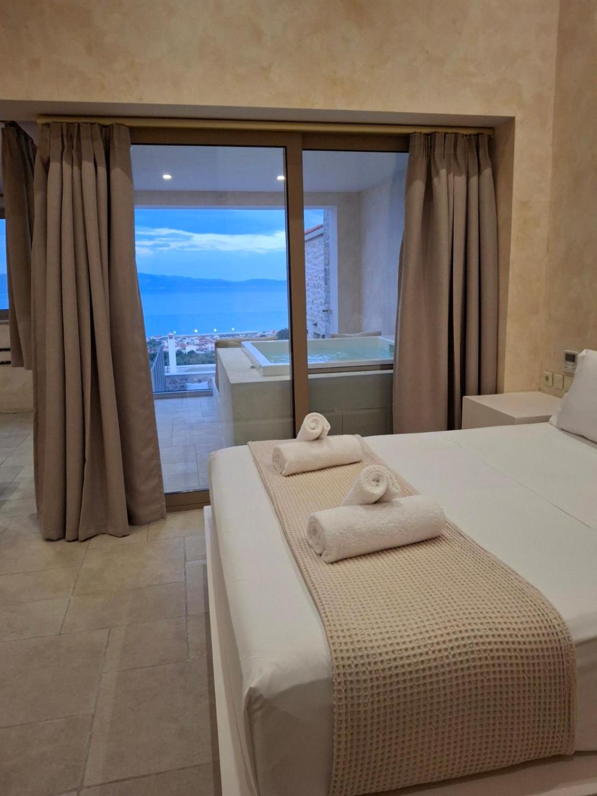 Mani Luxury Suites And Studios In Gytheio With Private Pools المظهر الخارجي الصورة