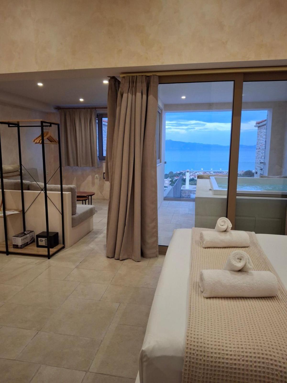 Mani Luxury Suites And Studios In Gytheio With Private Pools المظهر الخارجي الصورة